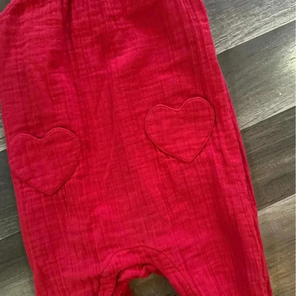 ❤️OLD NAVY - Valentines Day Jumpsuit (18-24 Months) - Picture 3 of 8